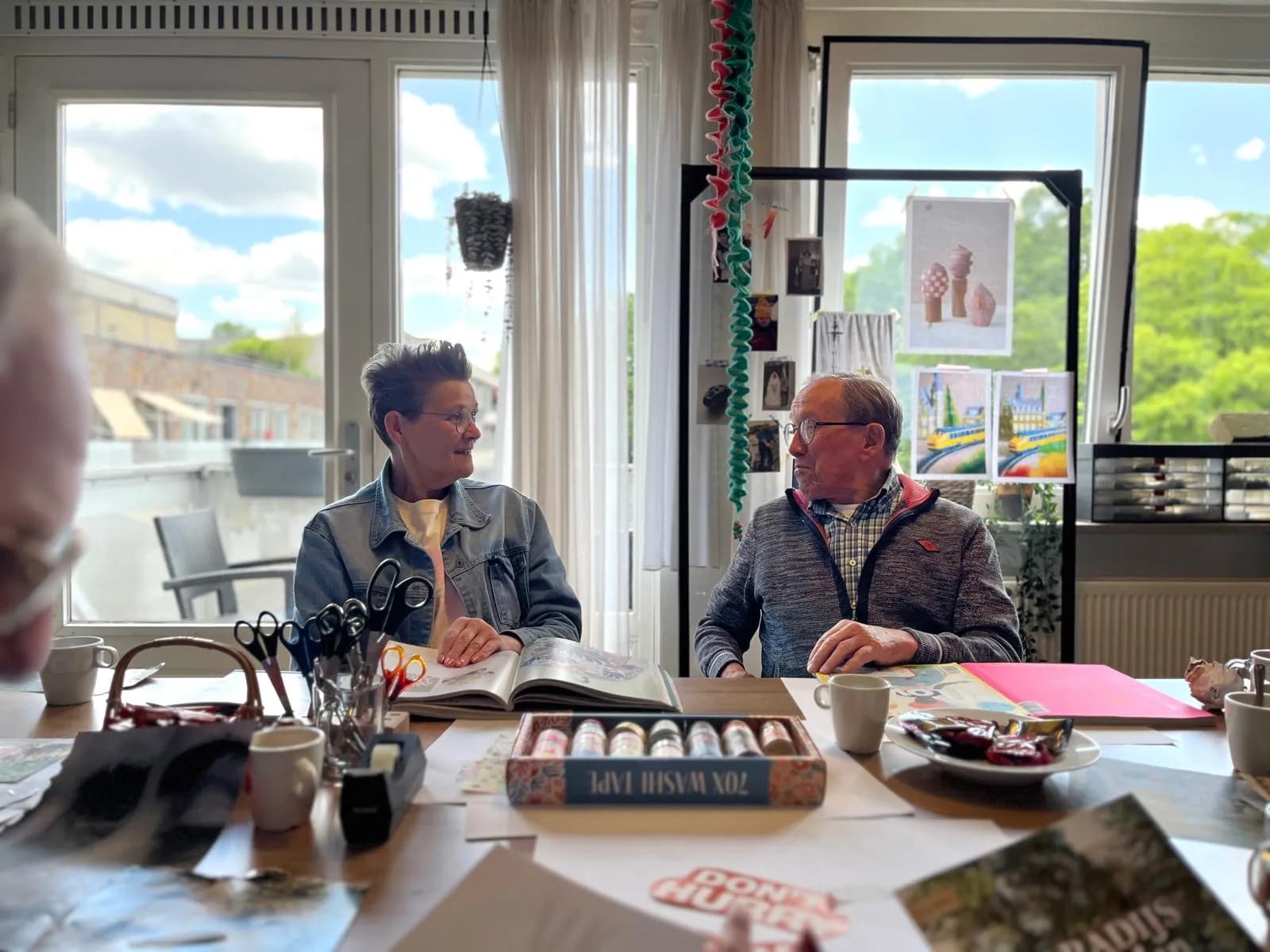 Carin met een bewoner