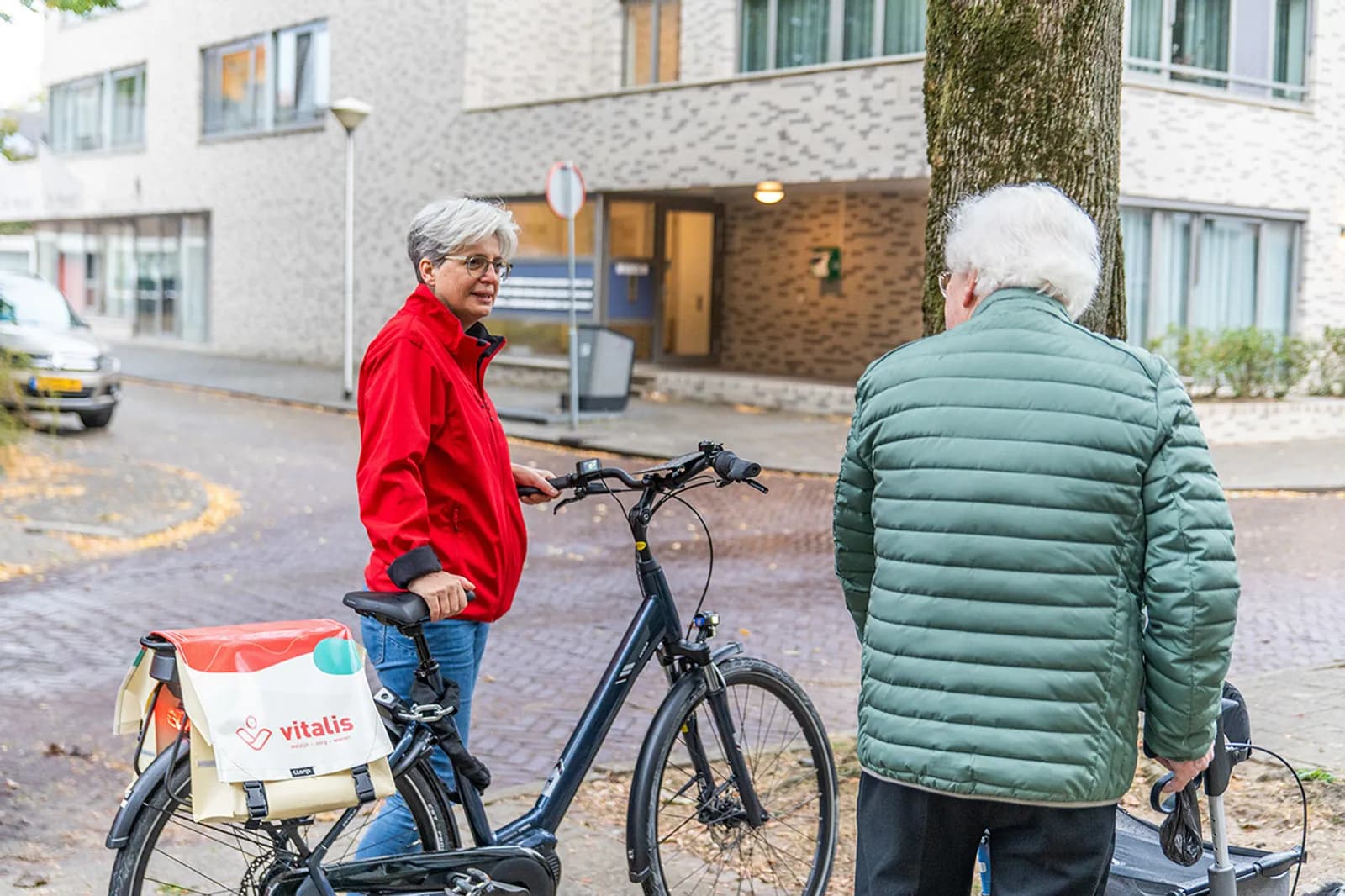 Zorgmedewerker op de fiets