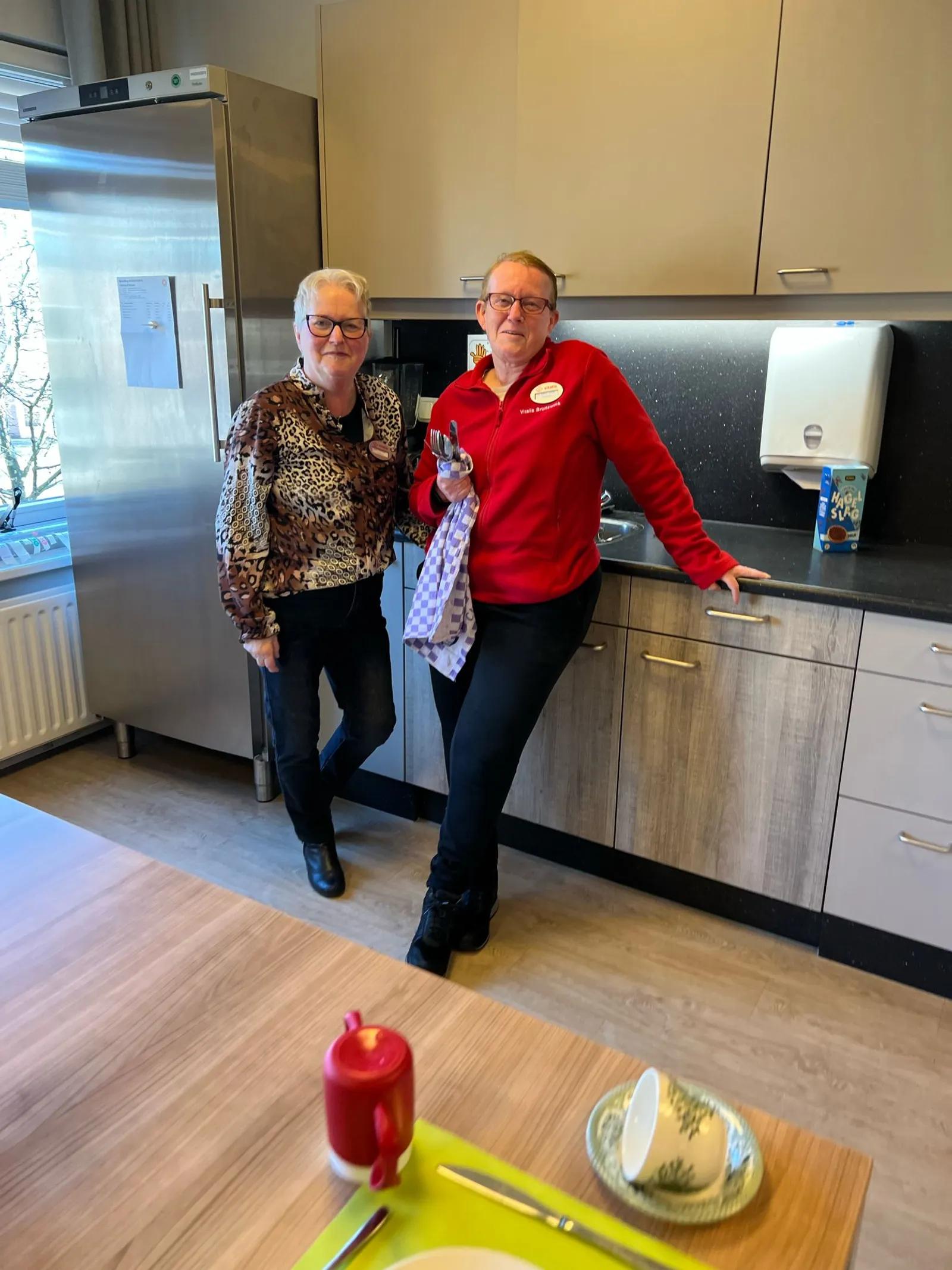 Petra en Elly in de keuken