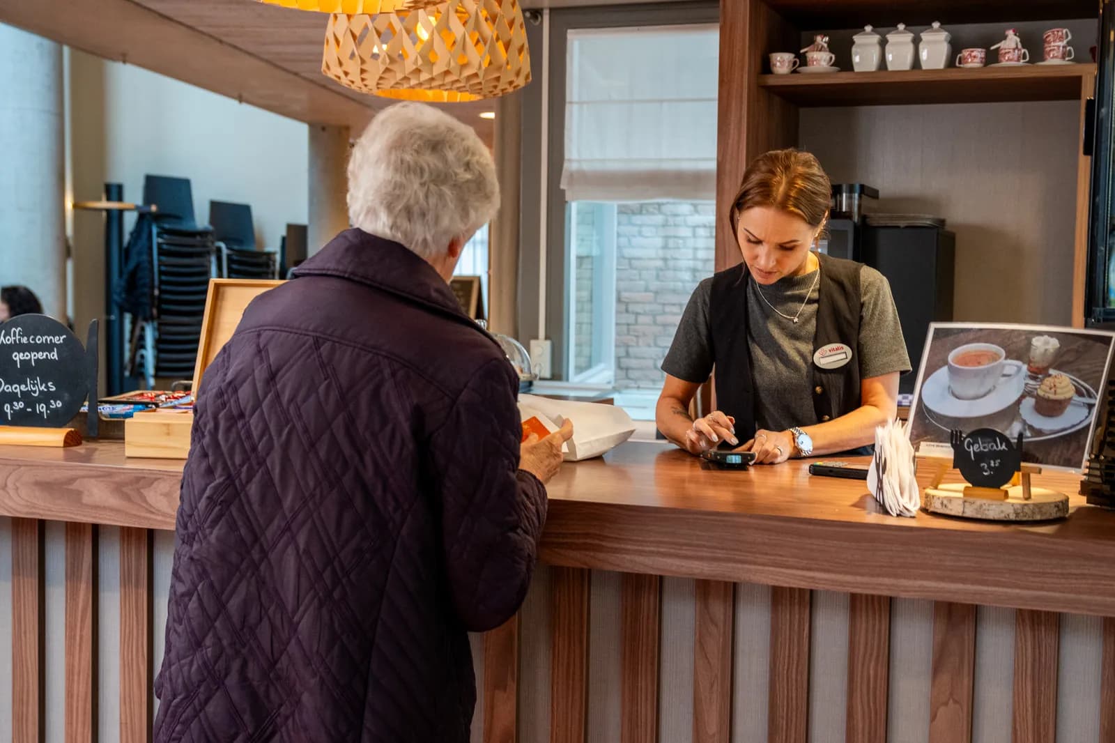 Maud aan de receptie